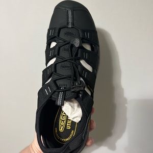 BRAND NEW STEEL TOE Keen utility shoes